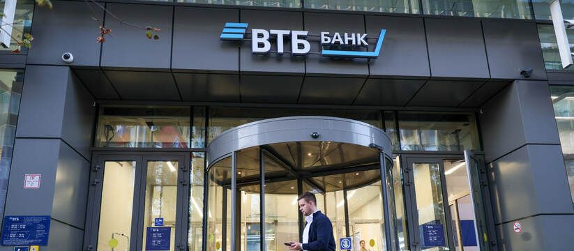 Сувениры, экскурсии и спонтанные покупки: ВТБ выяснил, какие траты в отпуске россияне признали бесполезными