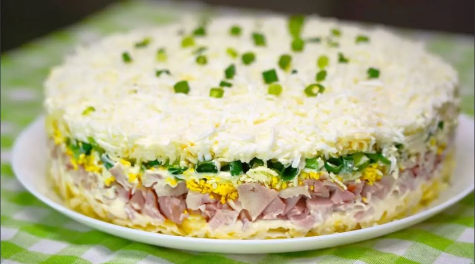 Скоро встречи за новогодним столом: приготовьте салат «Тайная страсть»