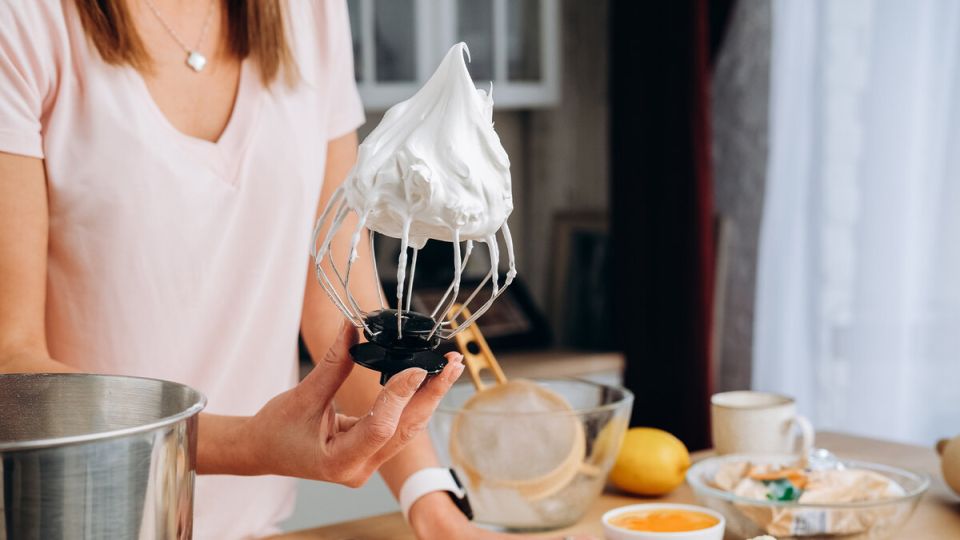 Как правильно взбить сливки: советы для кулинаров