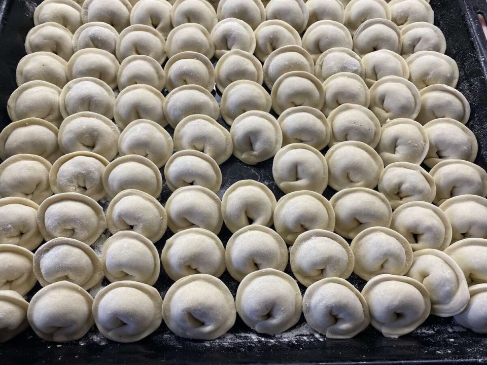 Как сделать пельменное тесто по-богатому: секреты отменной эластичности