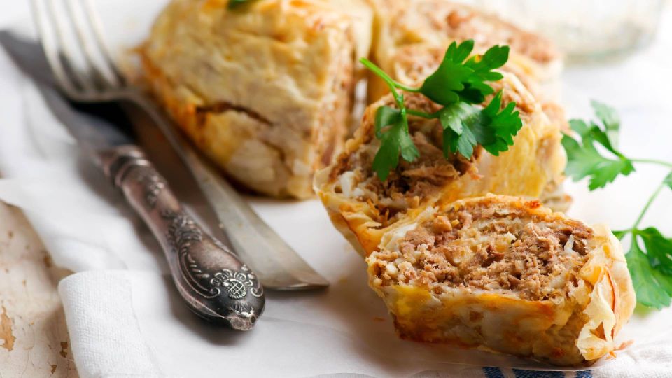 Горячая закуска из лаваша будет готова за 20 минут: возьмите ее в дорогу или на пикник