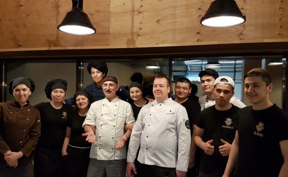 Лайфхаки для поваров: Как легко удалить шерсть и волосы с одежды