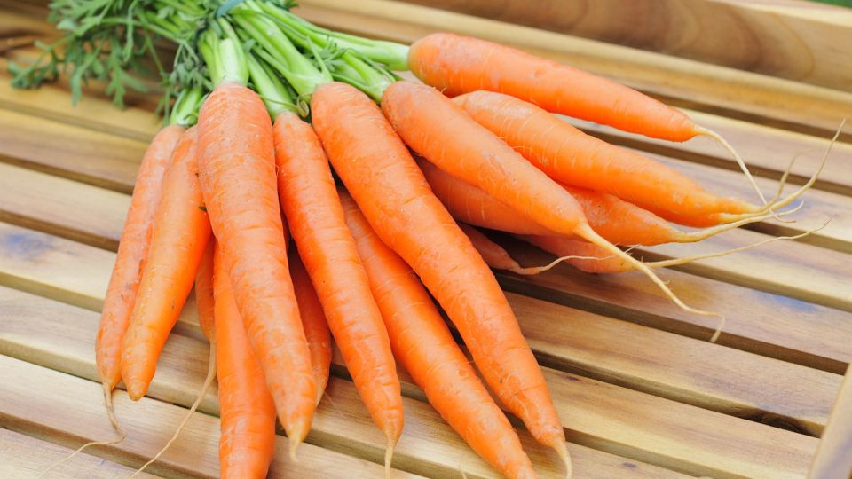 Вялая морковь посвежеет за 5 минут: вот куда нужно ее положить