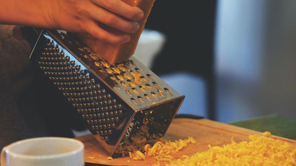 Ржавая терка будет сиять ослепительным блеском: нанесите на нее этот продукт