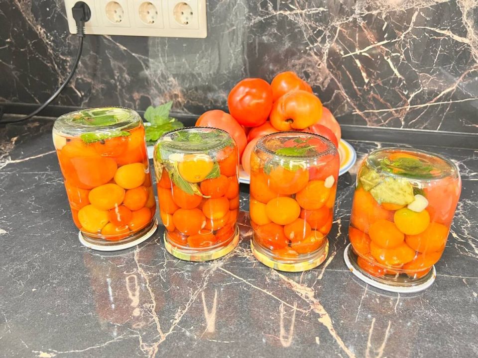 Как сохранить летнее настроение: оригинальные помидоры на зиму