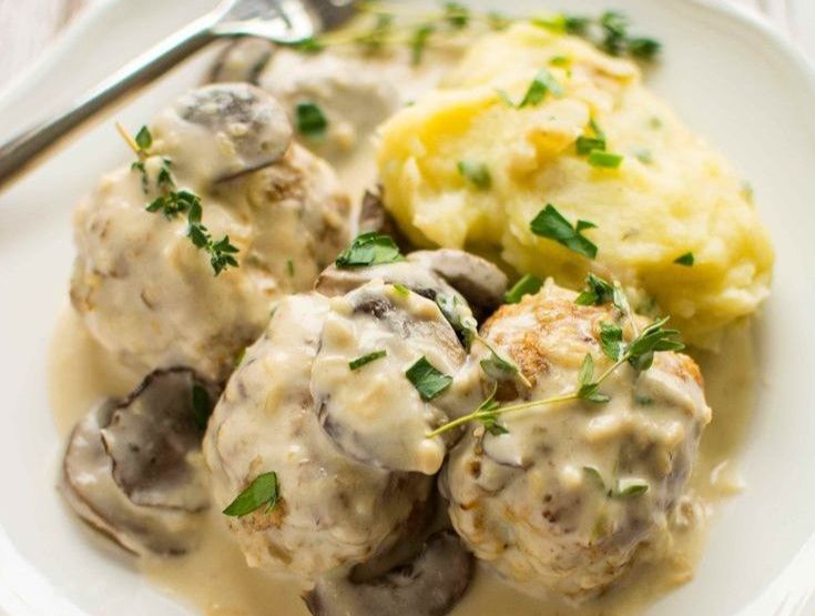 Вдохновляющее кулинарное открытие: куриные тефтели в сливочно-грибном соусе