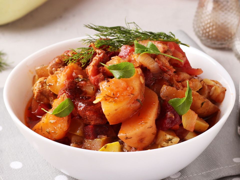 Большое семейное рагу: как одно блюдо соберёт всех за столом