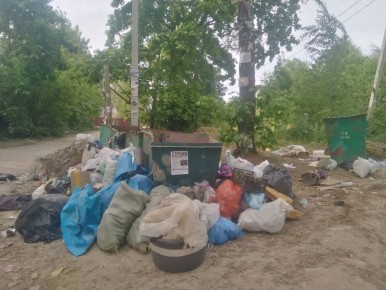 Деревня Лихун утопает в мусоре