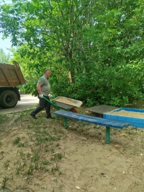 РАБОТА В ОКРУГАХ. Леонид Чижов встретился с жителями дома № 14 по улице Карла Либкнехта