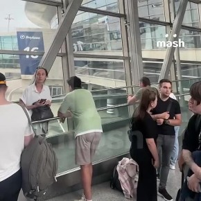 Коллапс в российских аэропортах из-за массовой атаки дронов: сотни рейсов отменены и задержаны