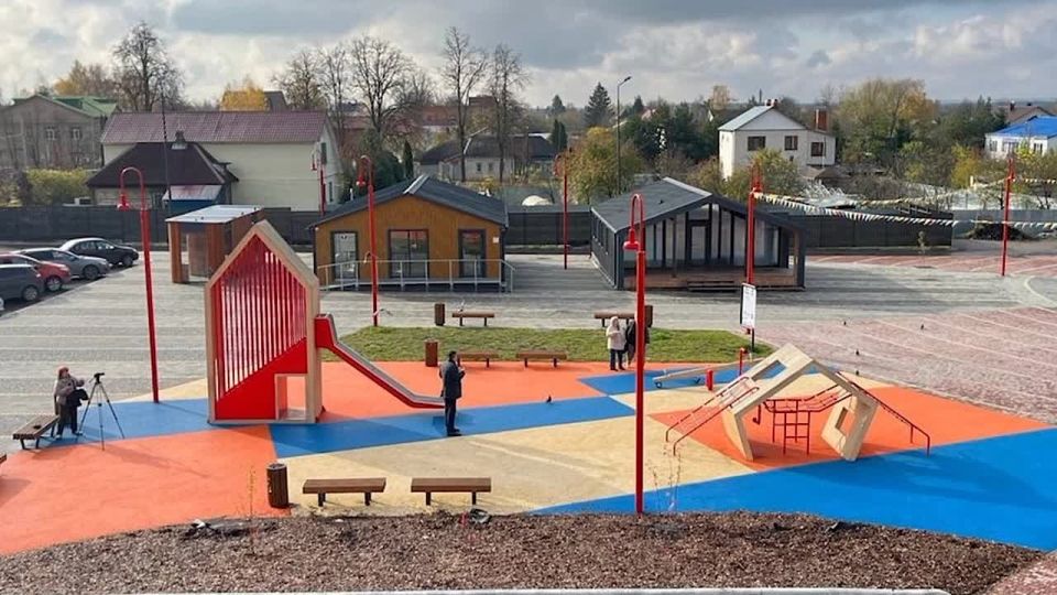 В Калужской области возмутились цветом покрытия на детской площадке