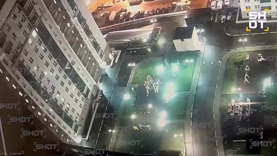 В подмосковном Красногорске беспилотник влетел в стену квартиры на 14-м этаже и пробил ее насквозь