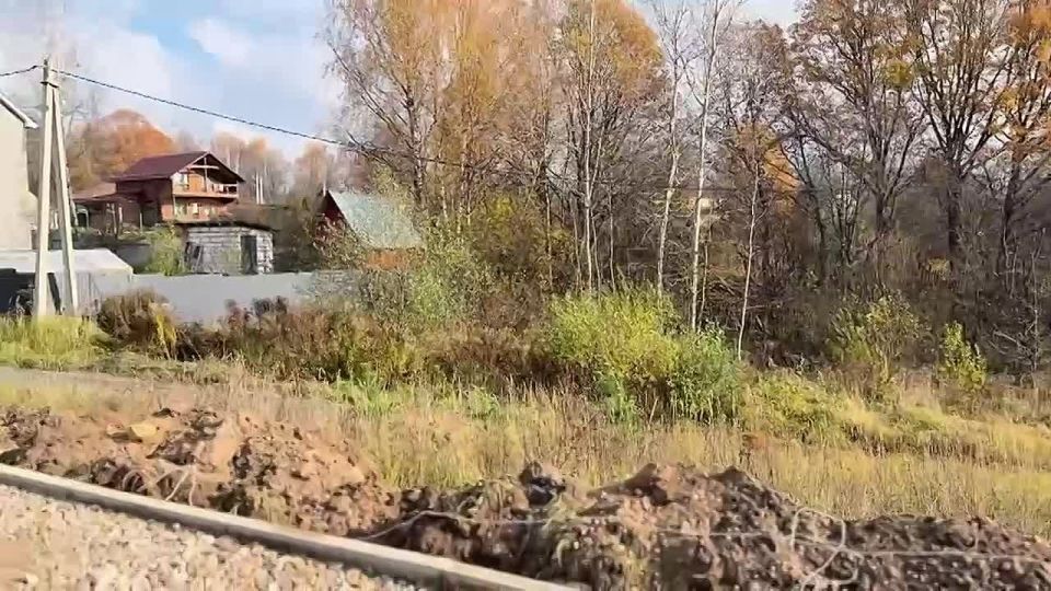 В деревне Канищево продолжается обустройство тротуара на улице 2-я Клубничная