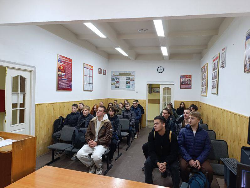 В Юхнове полицейские рассказали школьникам о вреде наркотиков В Юхнове полицейские рассказали школьникам о вреде наркотиков