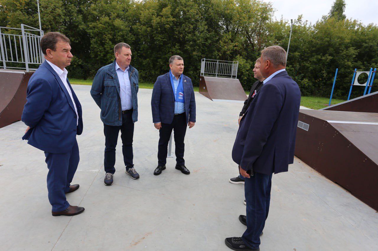Высокое доверие и поддержку депутатов сегодня получили: Владимир Яничев, избранный главой Бабынинского муниципального округа, Александр Барыбин – главой Жиздринского МО, Владимир Леонов – главой Износковского МО и Дмитрий... Высокое доверие и поддержку депутатов сегодня получили: Владимир Яничев, избранный главой Бабынинского муниципального округа, Александр Барыбин – главой Жиздринского МО, Владимир Леонов – главой Износковского МО и Дмитрий...