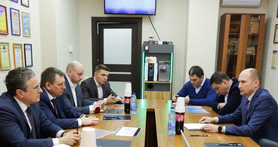Высокое доверие и поддержку депутатов сегодня получили: Владимир Яничев, избранный главой Бабынинского муниципального округа, Александр Барыбин – главой Жиздринского МО, Владимир Леонов – главой Износковского МО и Дмитрий...