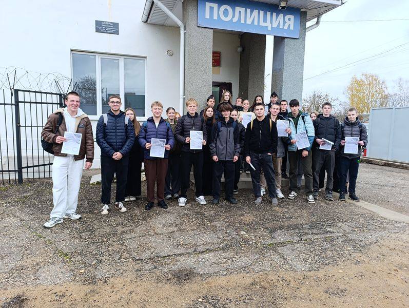 В Юхнове полицейские рассказали школьникам о вреде наркотиков