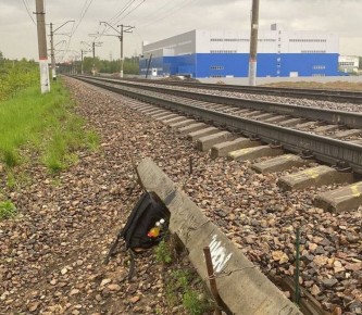 Дрон со взрывчаткой упал на железнодорожные пути