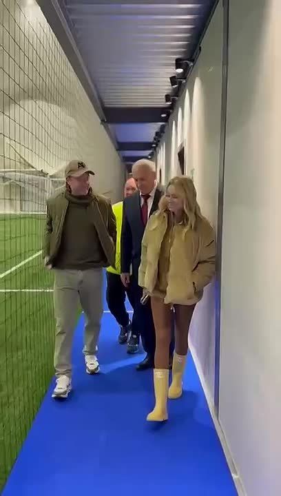 По «Калужникам» прогулялись Плющенко с Рудковской