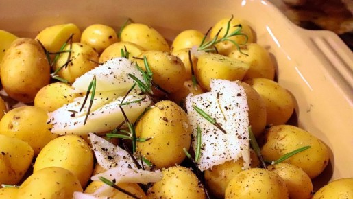 Секрет хрустящего картофеля — в этом маринаде: от румяной корочки будет не оторвать глаз