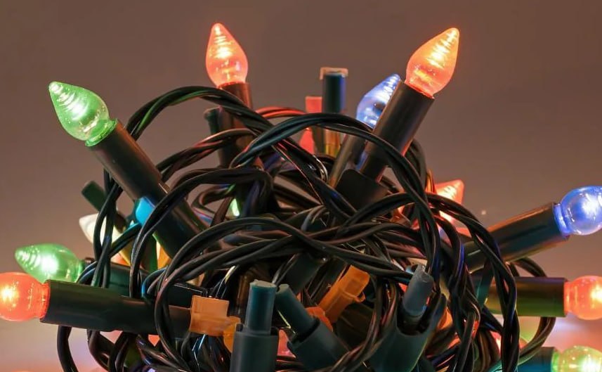 Калужанин попросил улучшить состояние гирлянды на Театральной