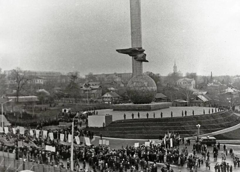 29 октября открыт памятник в честь 600-летия Калуги