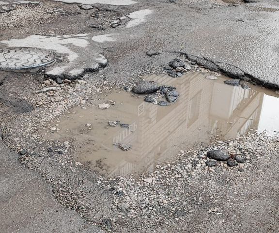 Калужанка сообщила о безобразном состоянии асфальта на Новаторской