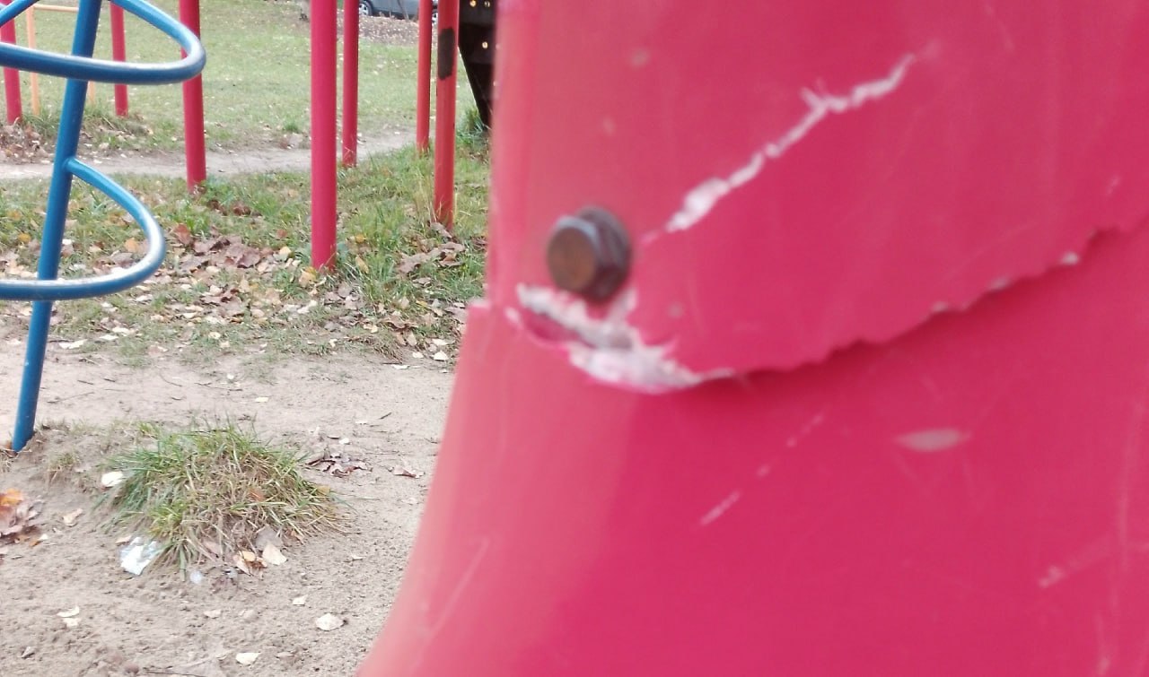 Калужанка попросила провести ремонт детской площадки Калужанка попросила провести ремонт детской площадки