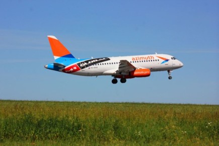 Летевший в Калугу самолет вынужденно приземлился в Москве