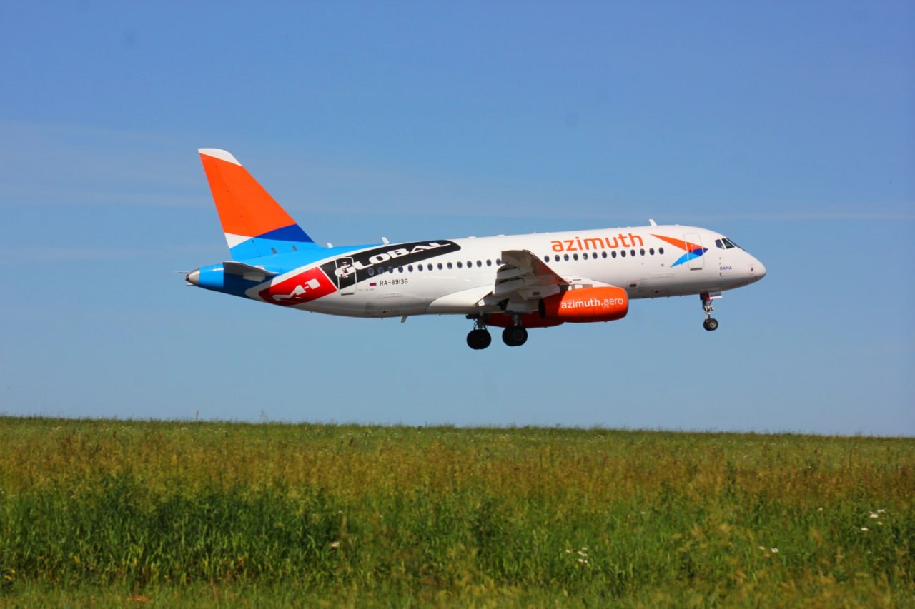 Летевший в Калугу самолет вынужденно приземлился в Москве