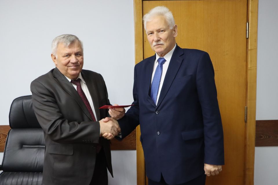 30 октября состоялось очередное заседание Думы Сухиничского муниципального округа, на котором депутаты единогласно поддержали кандидатуру Александра Колесникова на пост главы муниципалитета