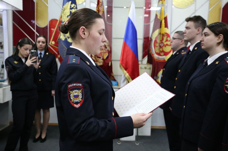 В УМВД России по Калужской области состоялась торжественная церемония принятия присяги выпускниками Центра профессиональной подготовки В УМВД России по Калужской области состоялась торжественная церемония принятия присяги выпускниками Центра профессиональной подготовки