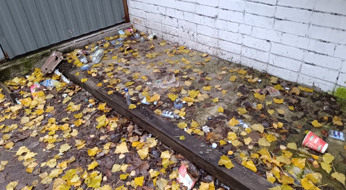 Жительница Калуги пожаловалась на антисанитарию возле магазина