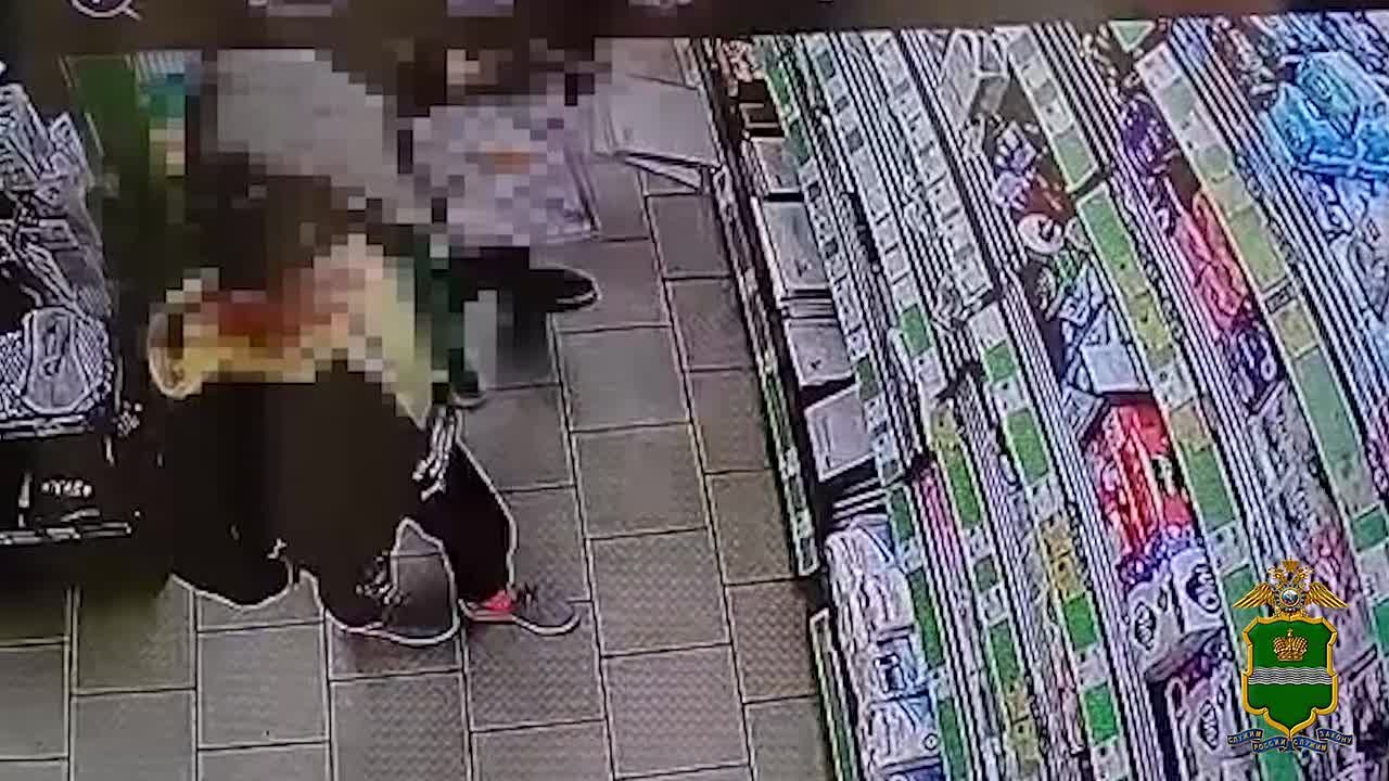 В Калуге полицейские задержали подозреваемую в грабеже