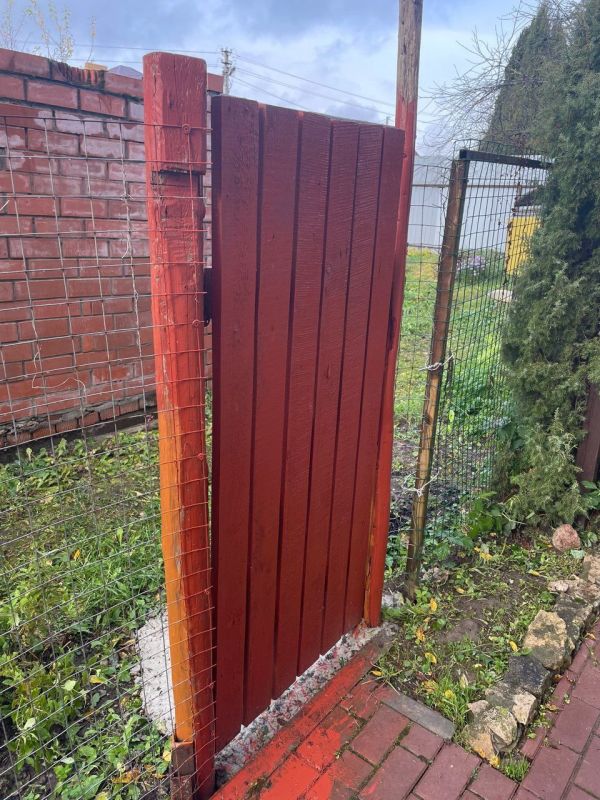 Суд заставил калужанина построить калитку