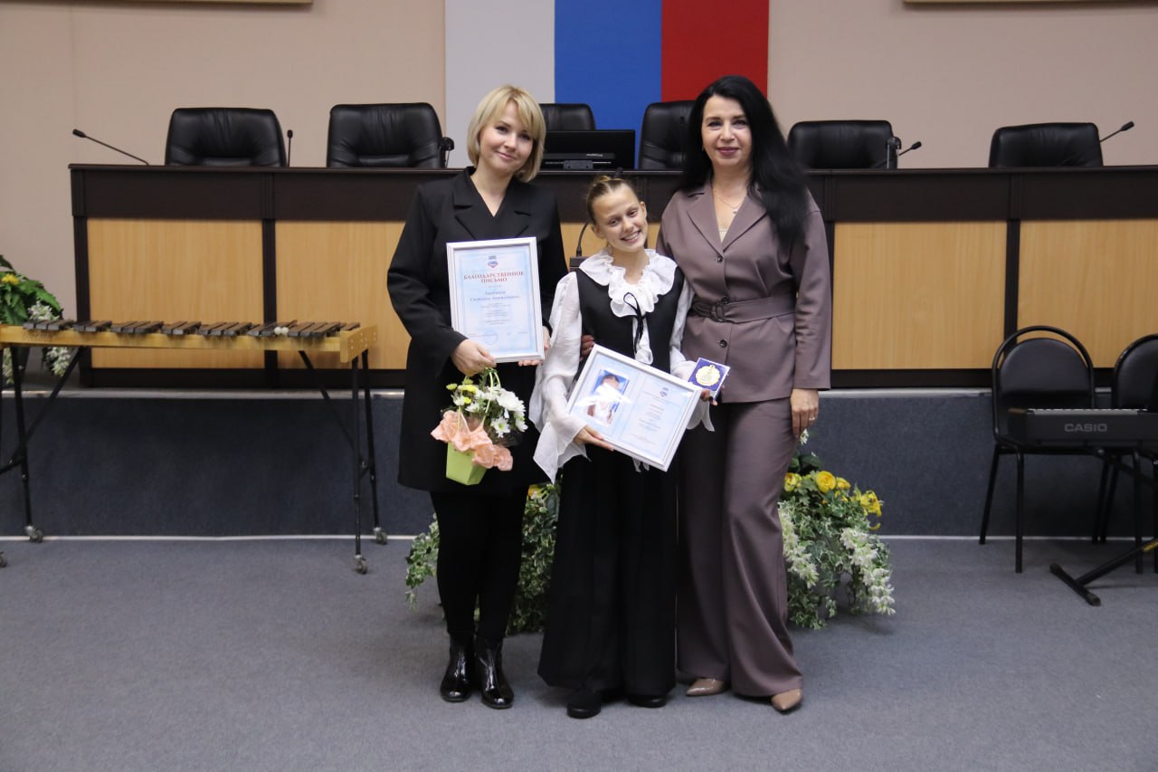 Учащимся детских школ искусств вручили свидетельства о присуждении именных стипендий Учащимся детских школ искусств вручили свидетельства о присуждении именных стипендий