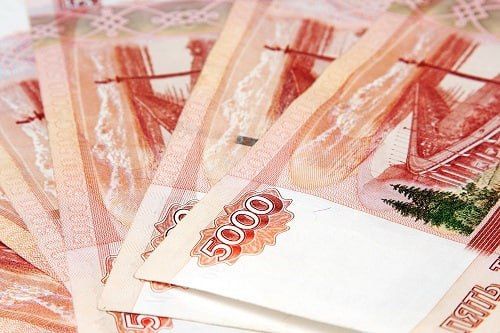 Количество поддельных рублей уменьшилось вдвое