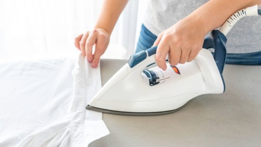 Как гладят одежду мудрые хозяйки: вещи после такого благоухают неделю