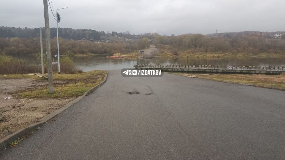 Понтонный мост развели в Калуге