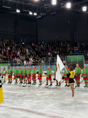 Калужские чиновники сразились на льду с росгвардейцами