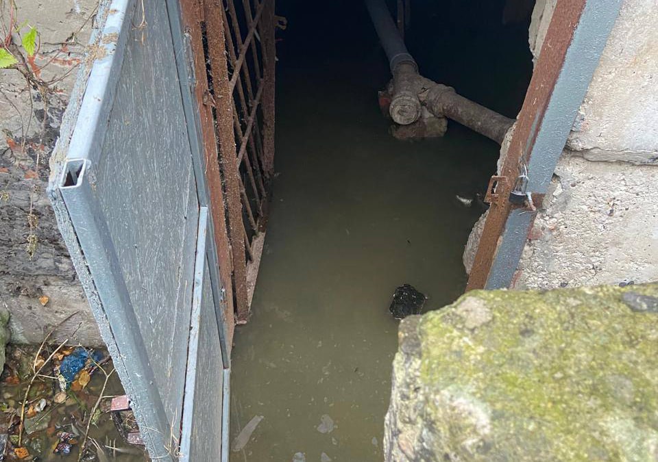 Дом в критической ситуации: в Калужской области затопило подвал Дом в критической ситуации: в Калужской области затопило подвал