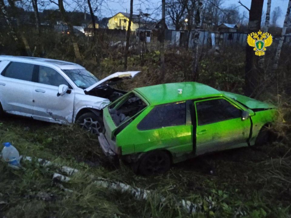 В Калужской области девушка погибла в ДТП, пострадали трое детей В Калужской области девушка погибла в ДТП, пострадали трое детей