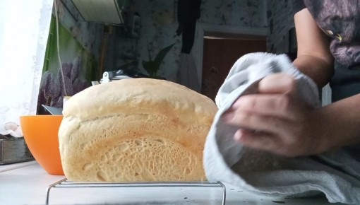 Воскресные утренние заботы: домашний уют и аромат свежего хлеба