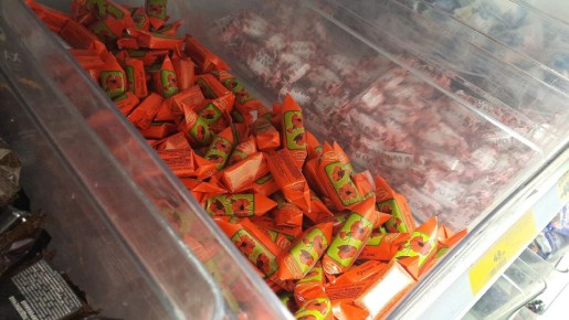 Забавные истории из магазина: как сладости на развес могут вызвать отвращение