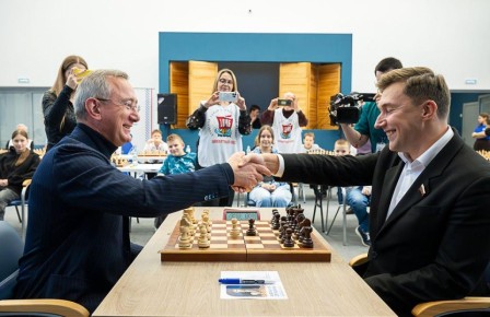 Владислав Шапша с Сергеем Карякиным открыли шахматный клуб в Калуге
