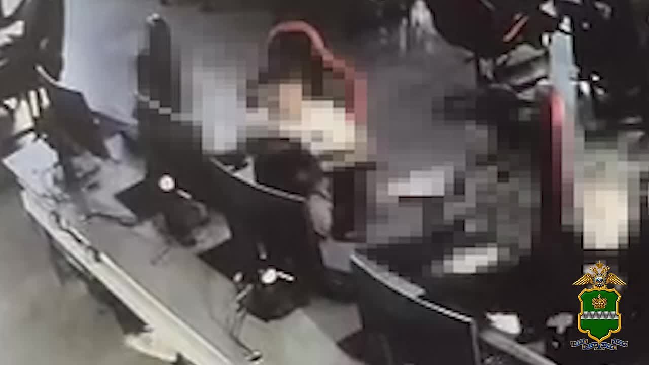 В Калуге полицейские задержали подозреваемого в краже мобильного телефона в игровом клубе