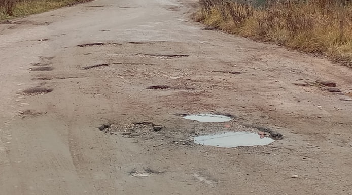 В деревне Калужской области планируют укрепить дорогу щебнем до конца года В деревне Калужской области планируют укрепить дорогу щебнем до конца года