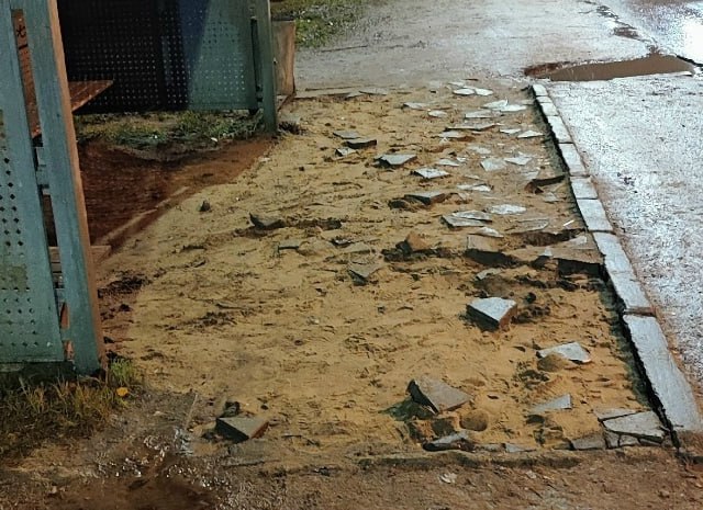 Калужанка требует решить проблему с ремонтом остановки на Тарутинской Калужанка требует решить проблему с ремонтом остановки на Тарутинской