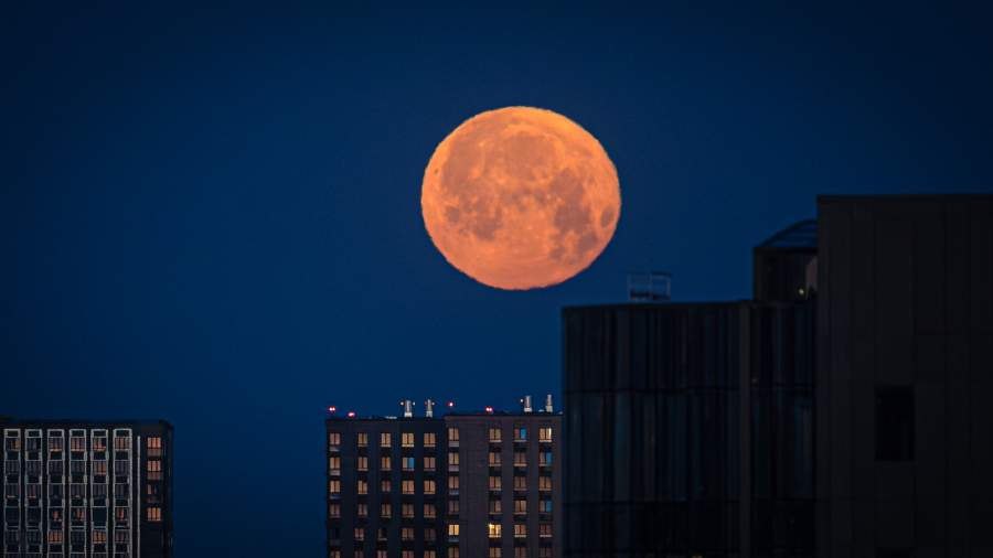 Наблюдаете сегодня большую Луну? Наблюдаете сегодня большую Луну?