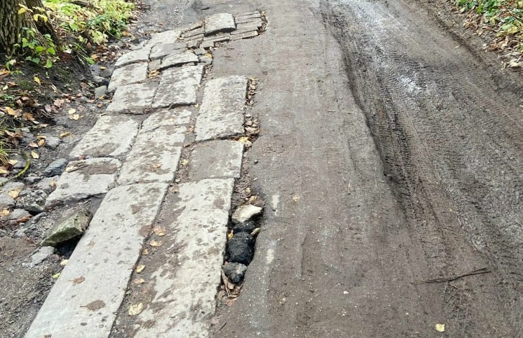 В Калуге ремонт дороги на Больничном переулке рассмотрят в последующие годы В Калуге ремонт дороги на Больничном переулке рассмотрят в последующие годы